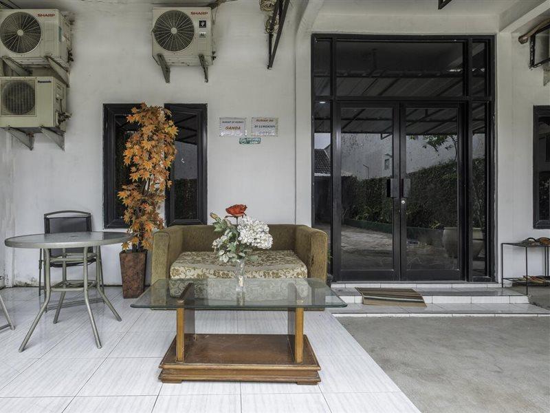 OYO 2391 Baladewa Residence Syariah Karawang Bagian luar foto