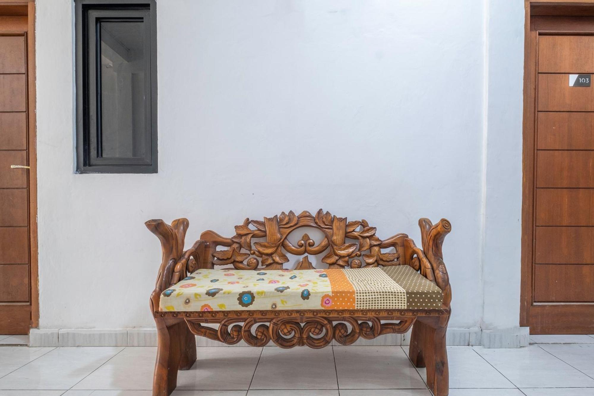 OYO 2391 Baladewa Residence Syariah Karawang Bagian luar foto