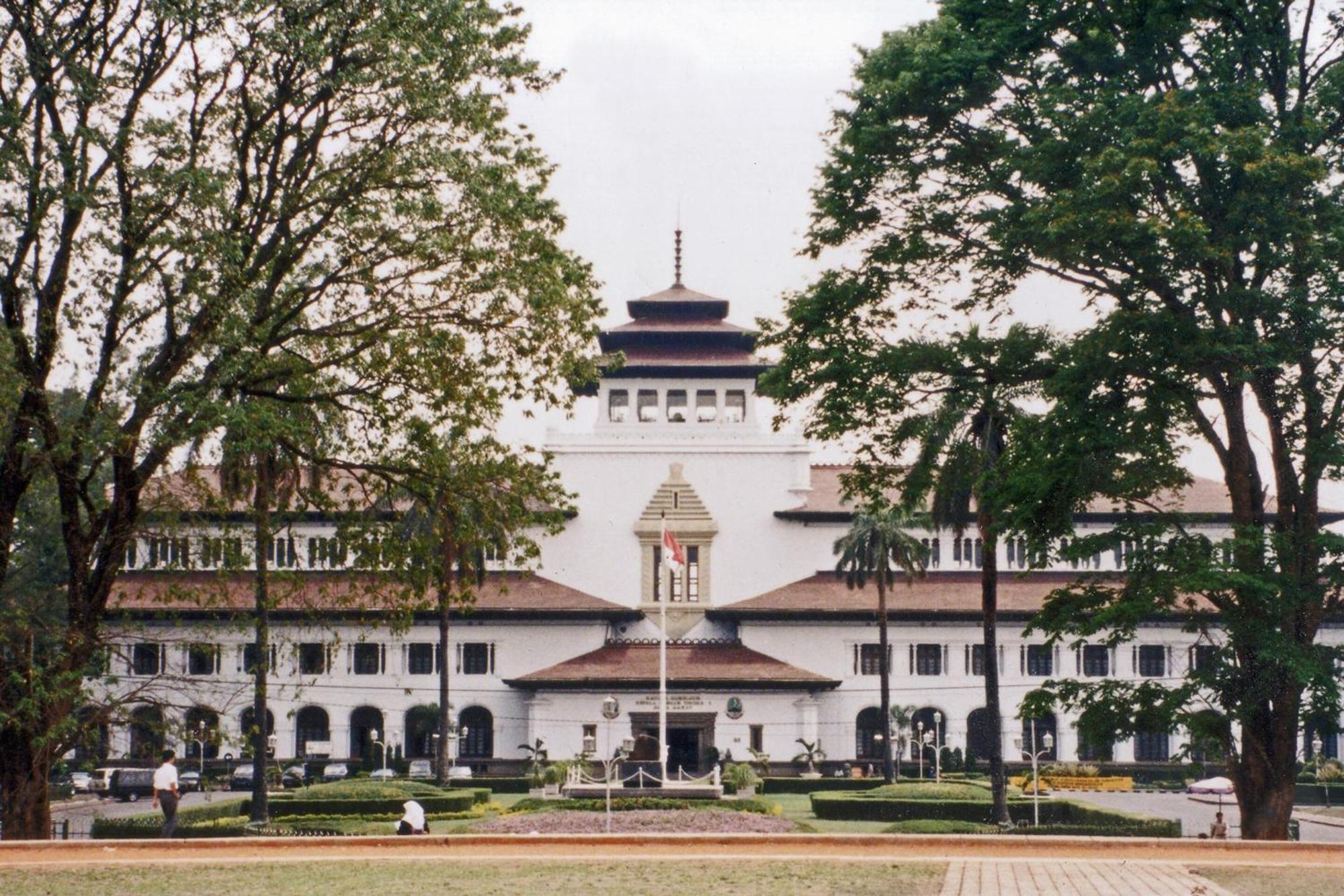 OYO 2391 Baladewa Residence Syariah Karawang Bagian luar foto